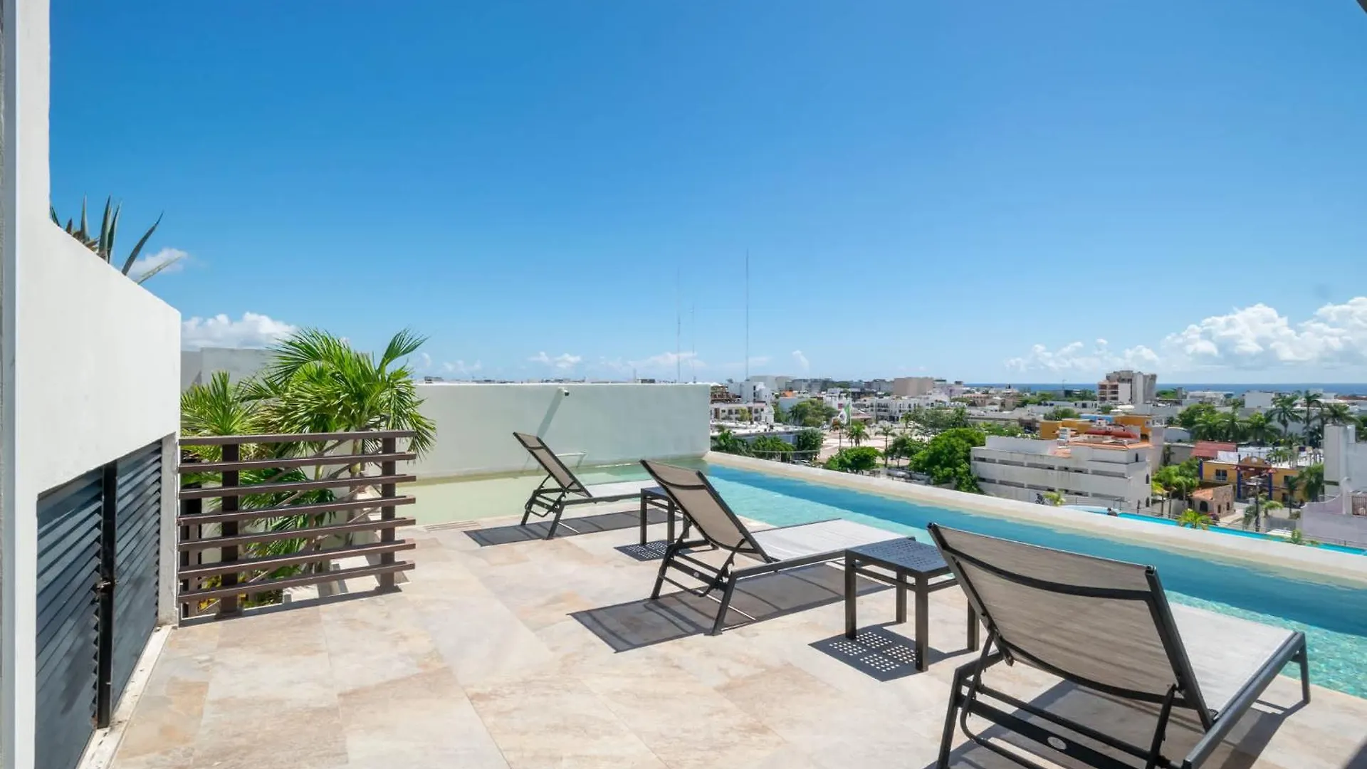 Oceanview Pool & Lounge Private Balcony Gym & Bbq Villa Playa del Carmen